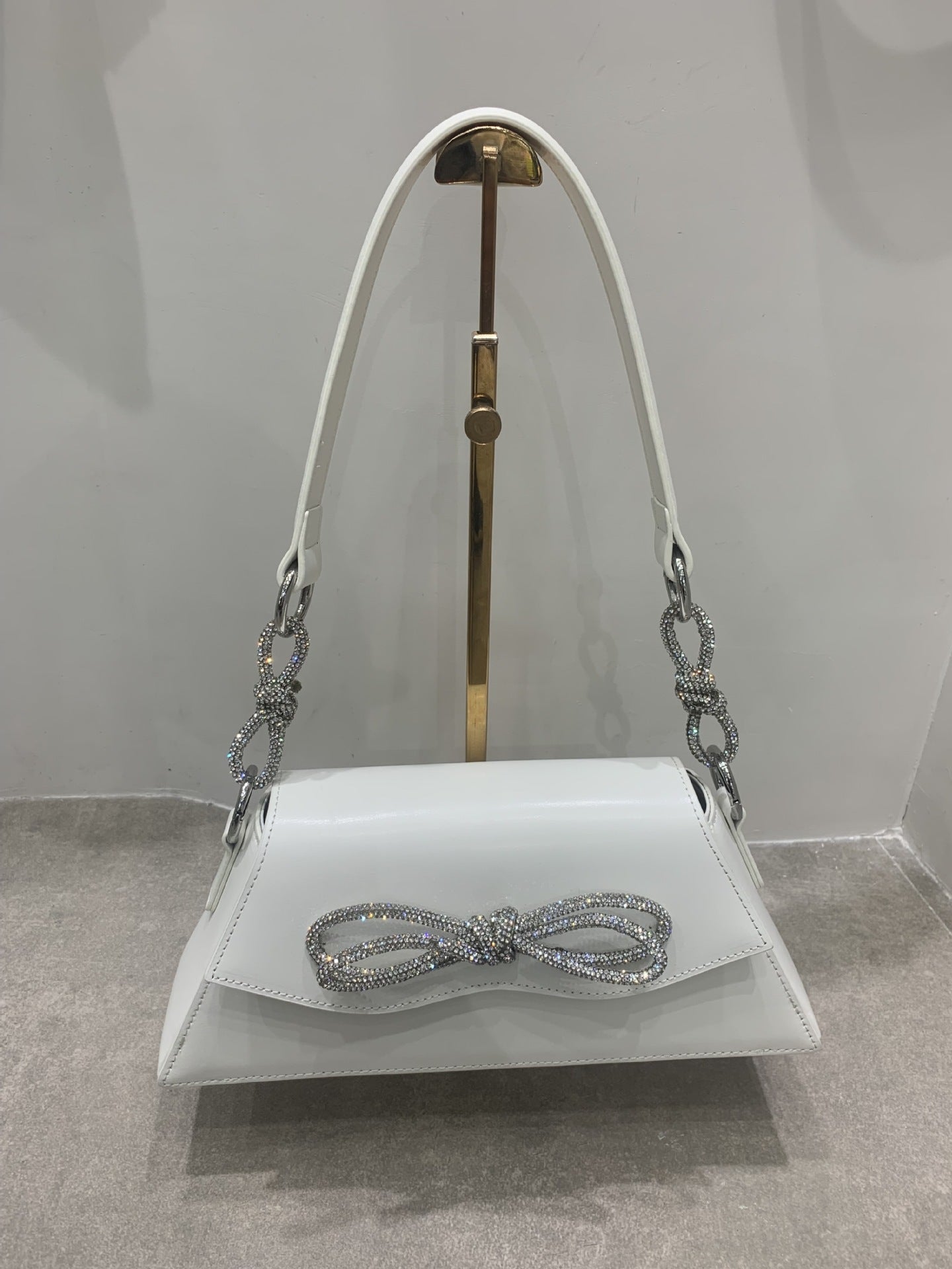 Leather Luxury Bow Buckle Shoulder Bag with Flip Design