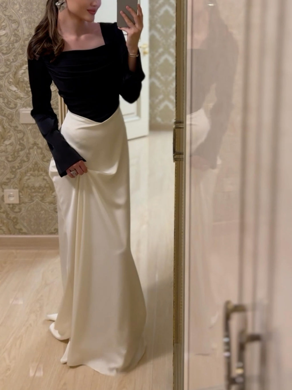 Long Sleeve Velvet Panel Maxi Dress for Ramadan Events