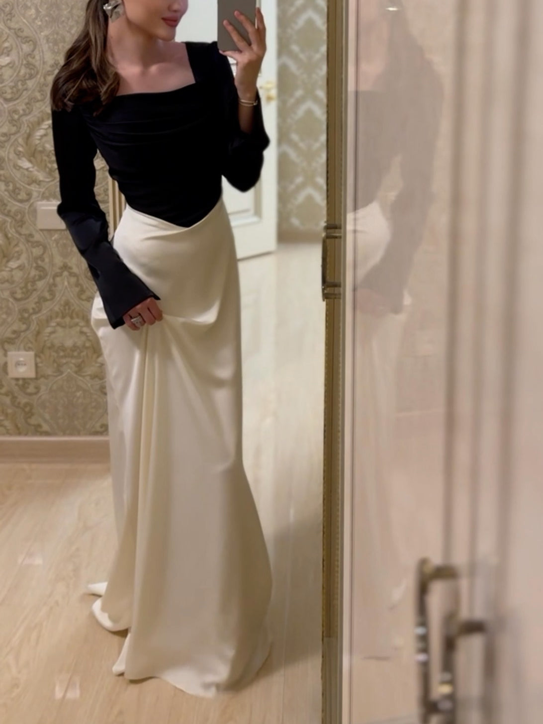 Robe longue maxi à empiècements en velours et manches longues pour les événements spéciaux du Ramadan