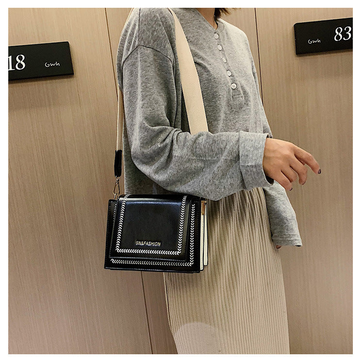 Textured Western Chain Crossbody Bag with Zipper Pocket