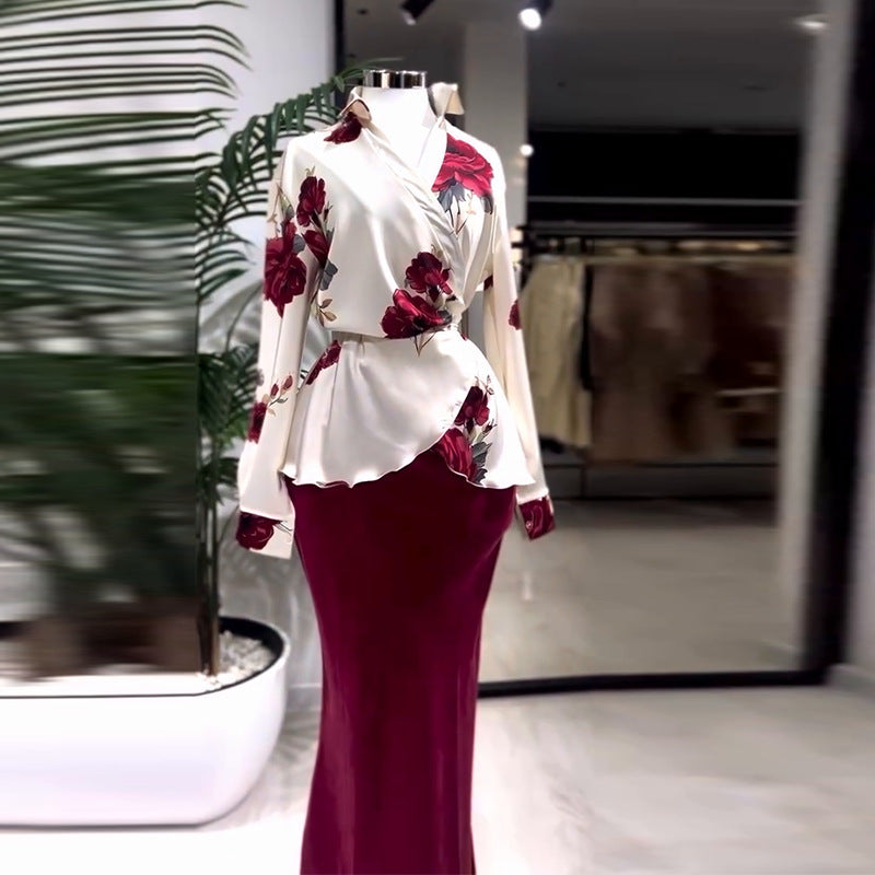 Tailleur jupe slim imprimé en V rouge foncé avec lacets en polyester