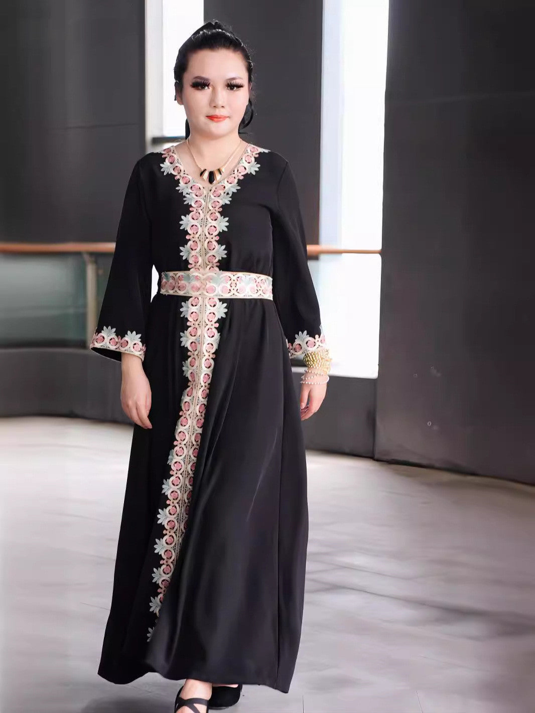 Women's Lace Fashion Characteristic Belt Long Middle East Traditional Dress