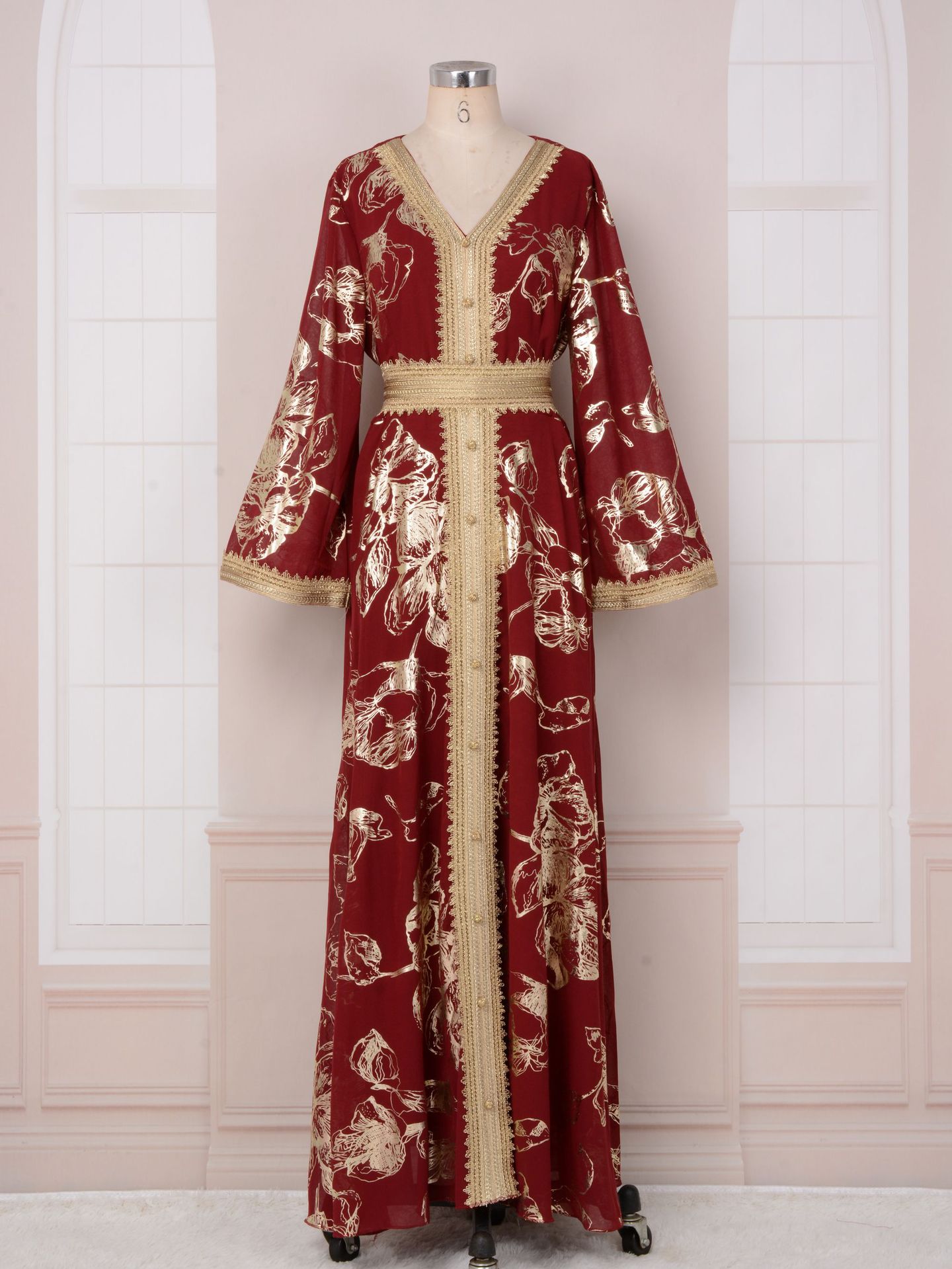 Robe de soirée arabe à bas ornée de fleurs et de bronzer