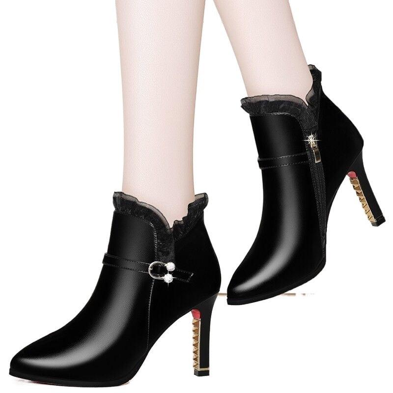 Bottes noires à talons aiguilles et à fermeture éclair latérale pour femme
