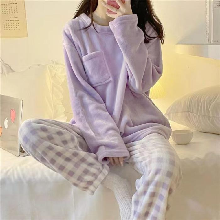 Nouveaux vêtements d'intérieur mignons en flanelle épaisse pour l'automne et l'hiver