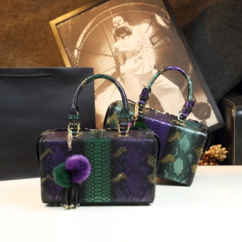Sac carré à bandoulière en cuir de vachette « Maman » avec breloque