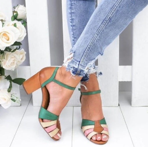 Sandales femme vertes à talon carré, bouche de poisson et boucle de couleur contrastante