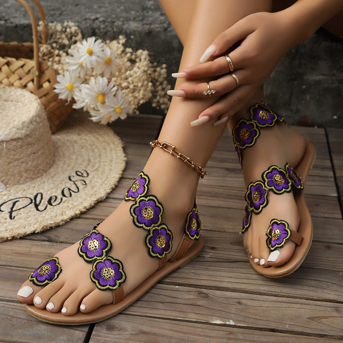 Ethnic Style Flower Flat Sandals Casual Clip Toe Beach Shoes for Women