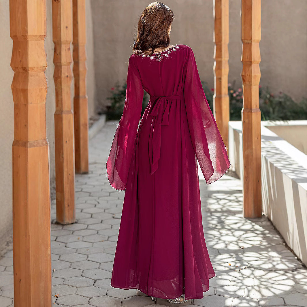 Robe longue en mousseline de soie rouge vin perlée à la main style Moyen-Orient