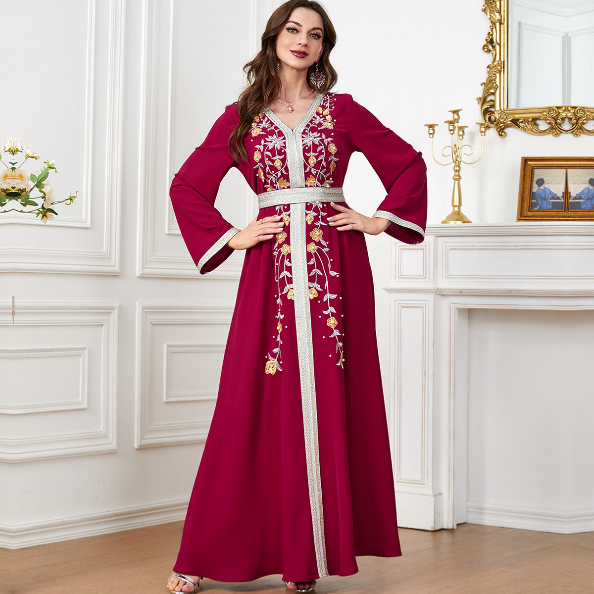 Robe trapèze brodée et perlée pour femme avec ceinture disponible en bleu rêveur, rouge, vert foncé et violet