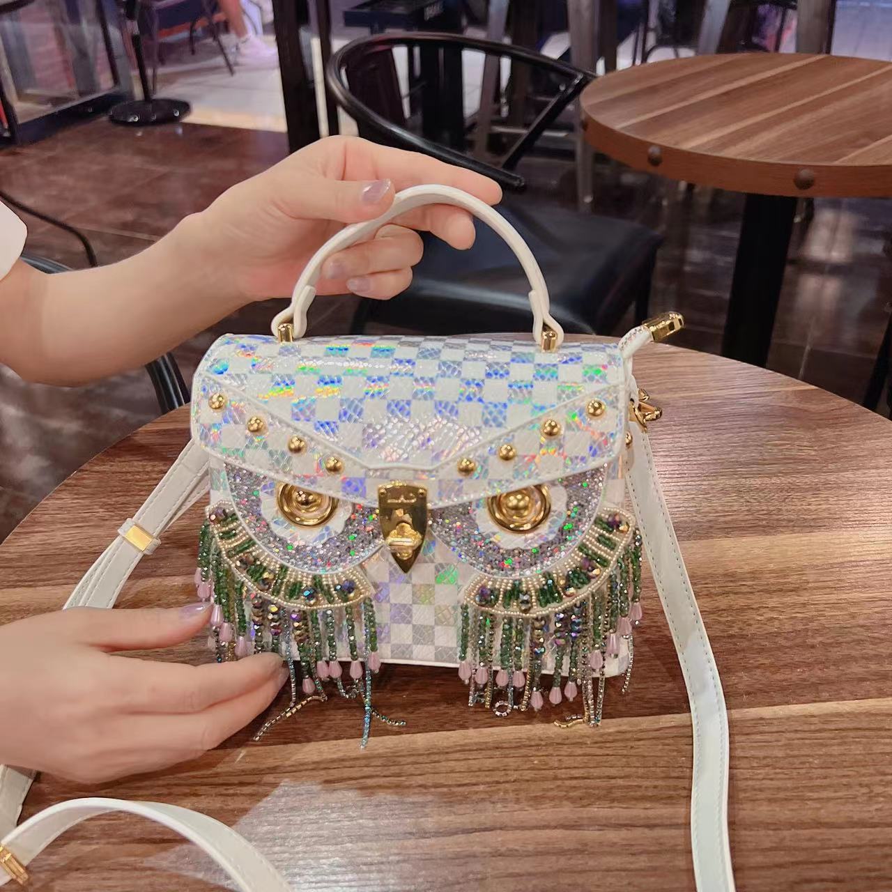 حقيبة كتف ماسية صغيرة بتصميم بومة