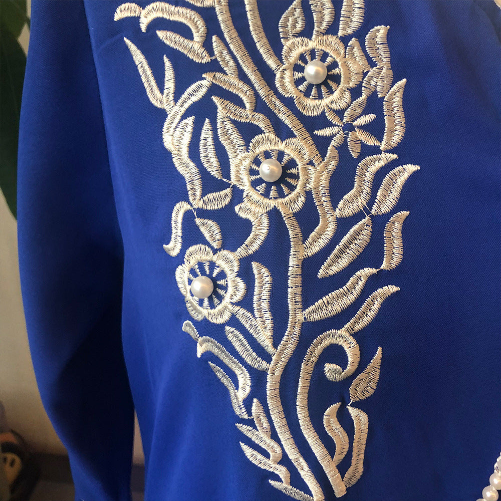 Robe longue brodée bleu foncé pour femme du Moyen-Orient