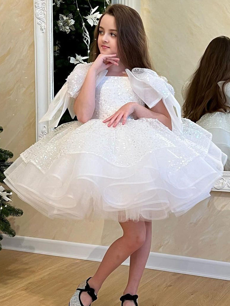 Jupe blanche de cérémonie pour une fête d'anniversaire de fille