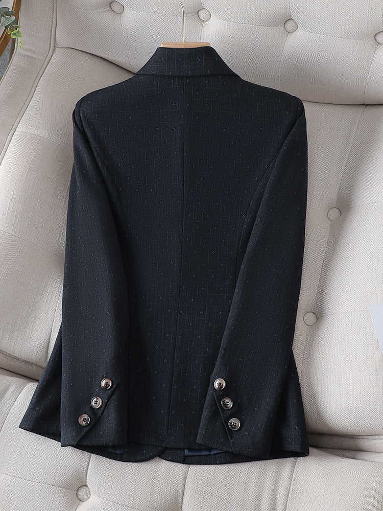 جاكيت بدلة نسائي صغير الحجم وردي اللون بنقشة مربعات