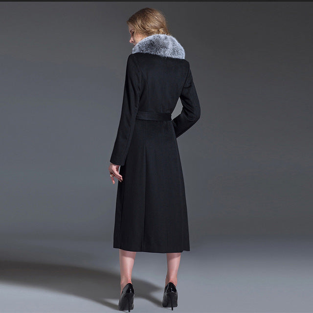 Manteau long en laine noire avec col en vraie fourrure de renard, taille super longue