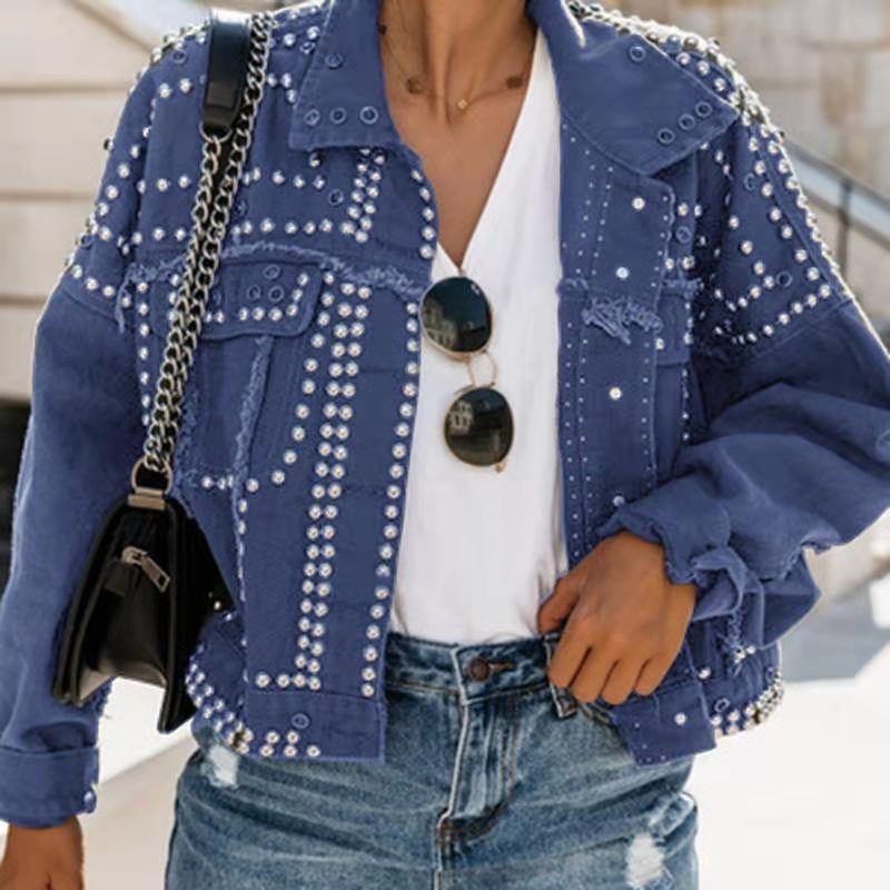 Veste à revers cloutés en jean délavé