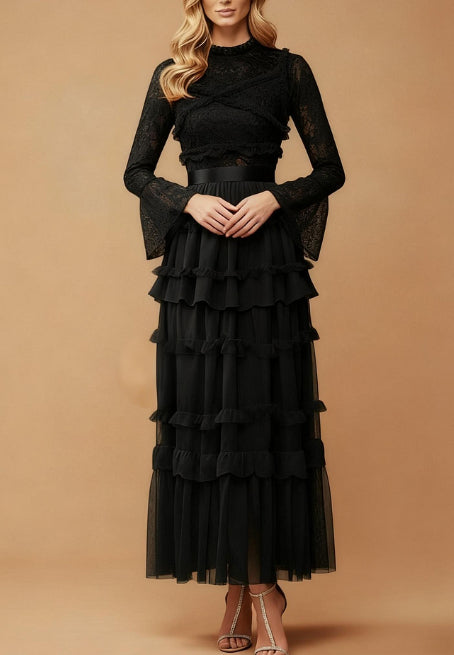 Robe en dentelle rouge brodée, plusieurs tailles disponibles