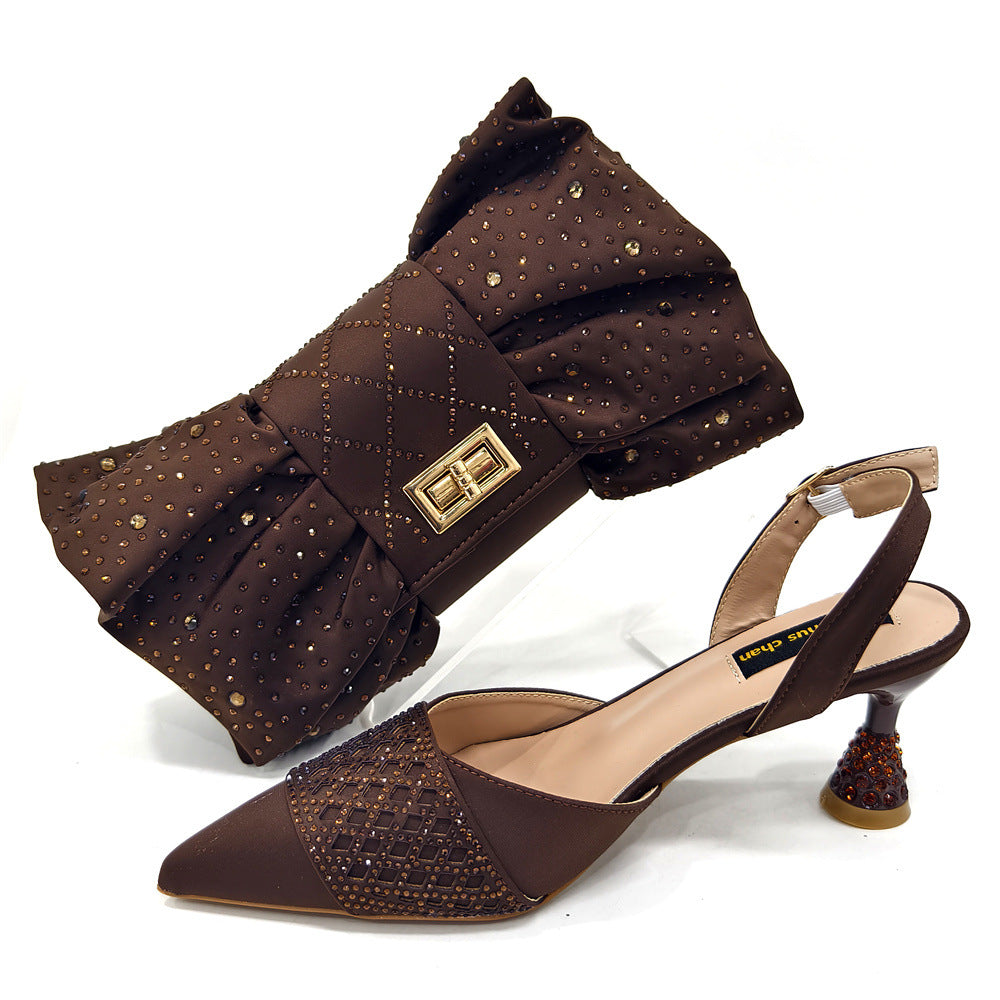 طقم حذاء وحقيبة نسائية بتصميم بسيط ومقدمة مدببة