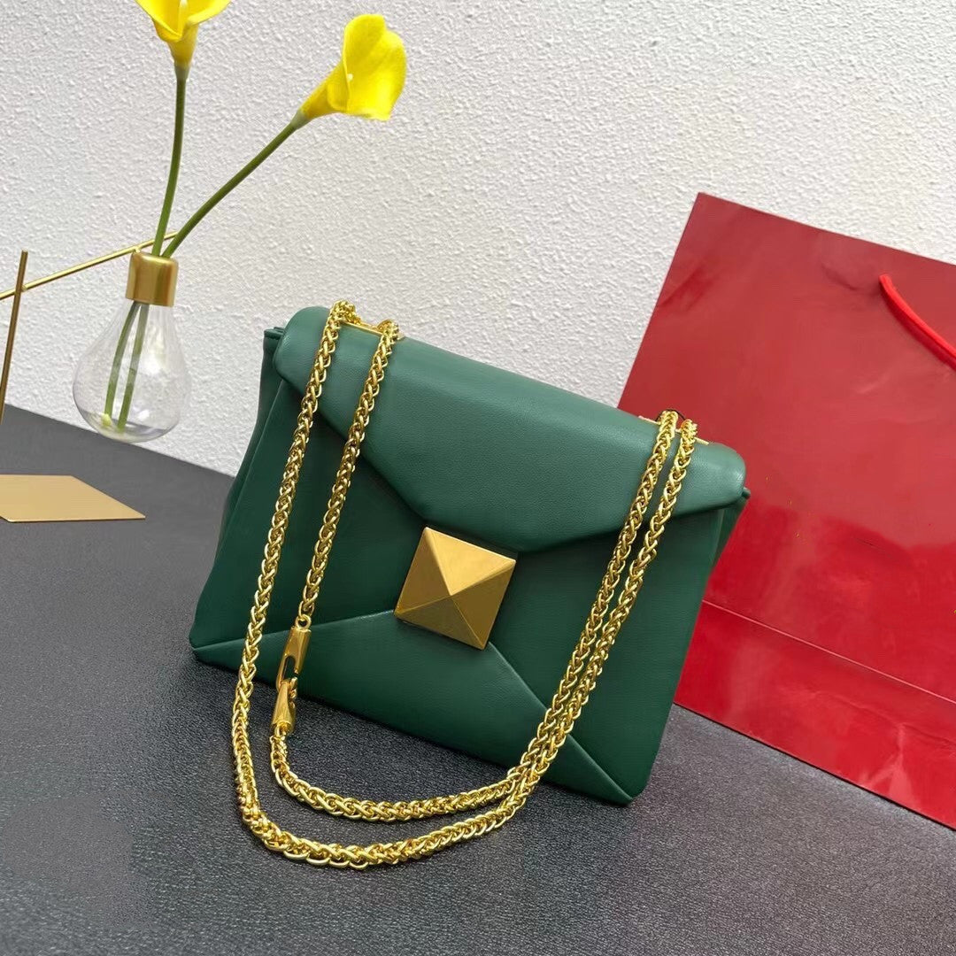 Women's Retro Large Rivet Chain Clamshell Bag 22x17x9cm