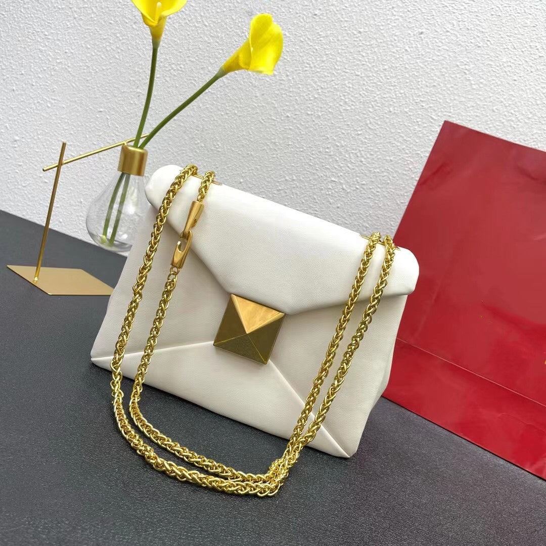 Women's Retro Large Rivet Chain Clamshell Bag 22x17x9cm