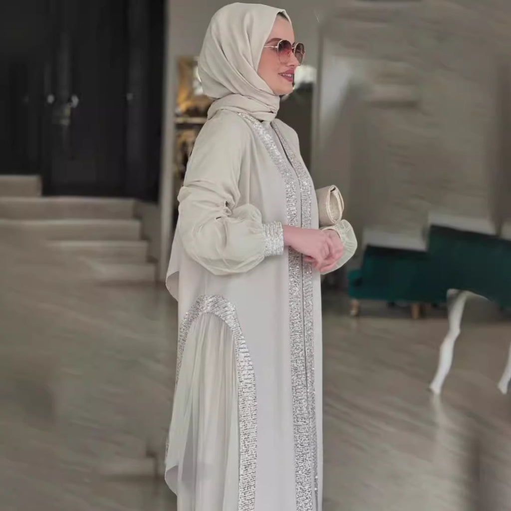 فستان فضفاض بأكمام طويلة ولون مشمشي سادة مزين بحلي لامعة