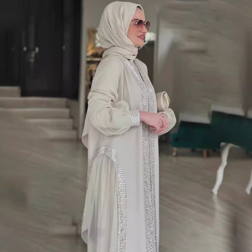 فستان فضفاض بأكمام طويلة ولون مشمشي سادة مزين بحلي لامعة