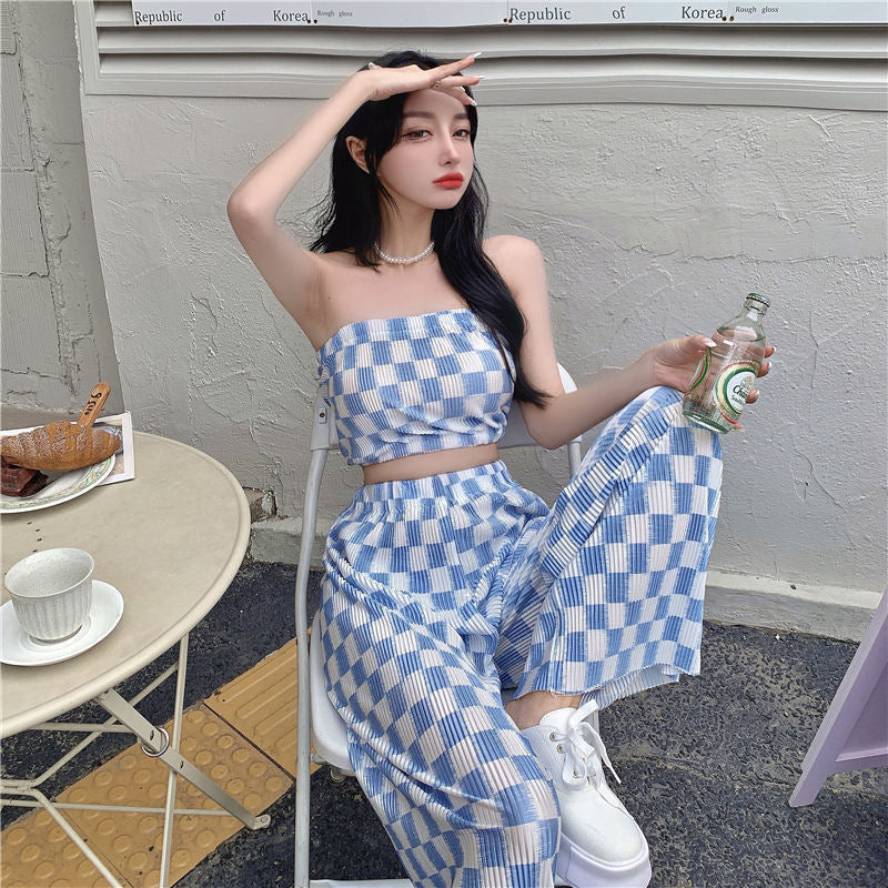 Ensemble deux pièces pantalon large plissé à carreaux et crop top bandeau