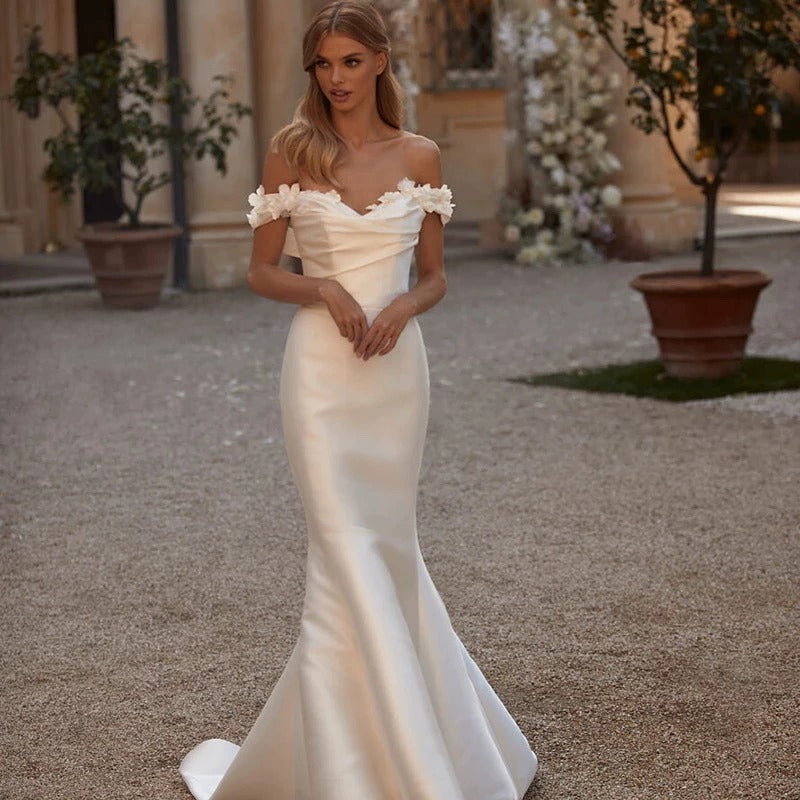 Robe de mariée sirène en satin avec traîne amovible, épaules dénudées et laçage