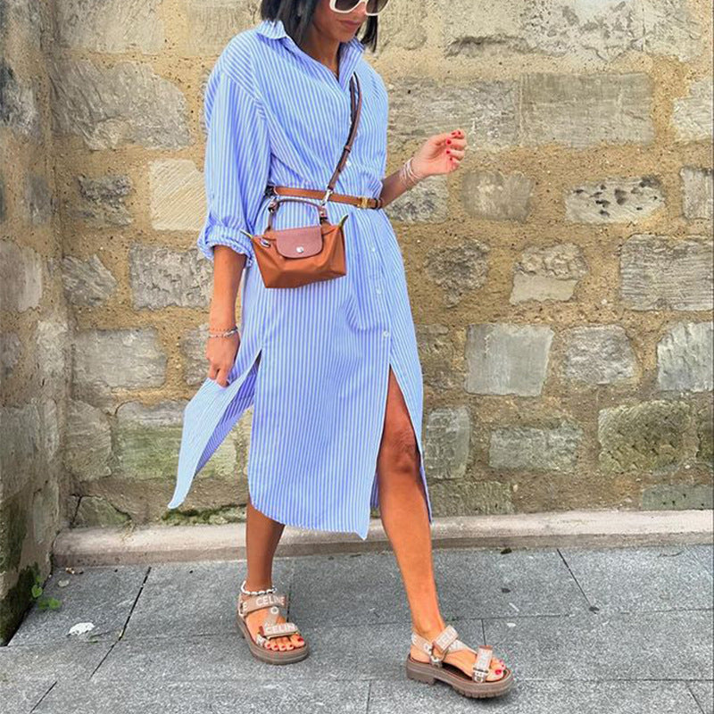 Robe mi-longue évasée à rayures bleues et boutons pour femme