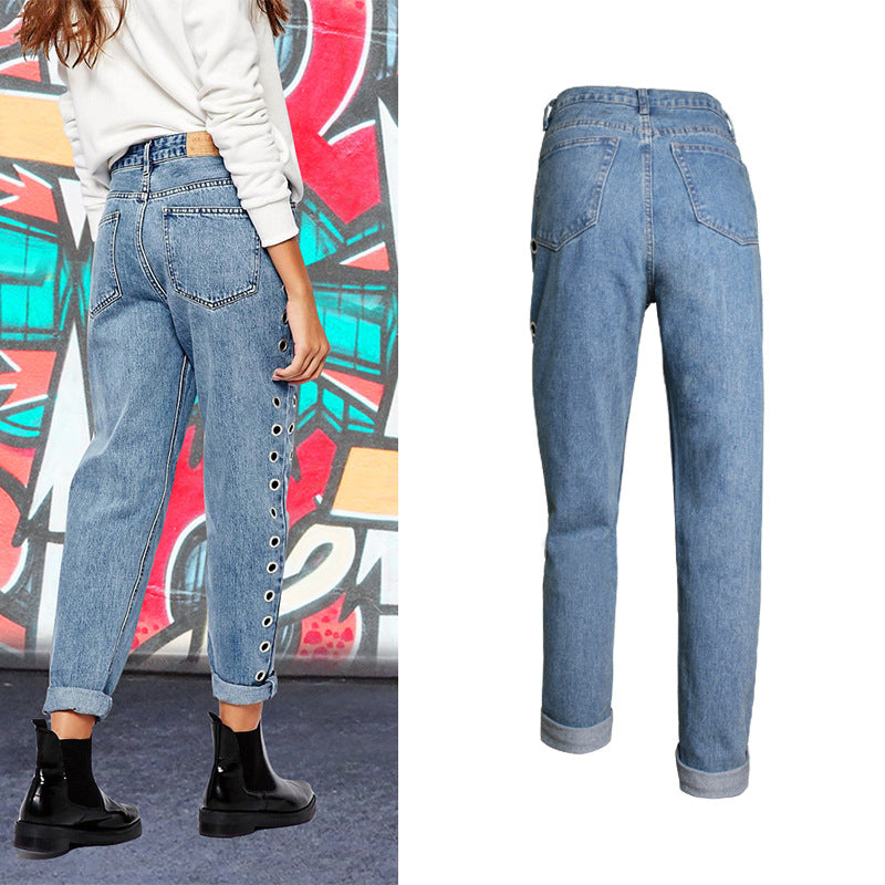 Jean taille haute ample en coton bleu avec rivets et découpes métalliques pour femme