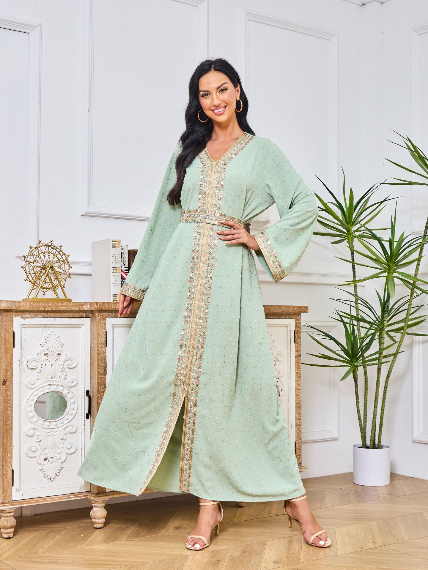 Robe abaya arabe ornée de motifs imprimés à la pierre chaude et de broderies