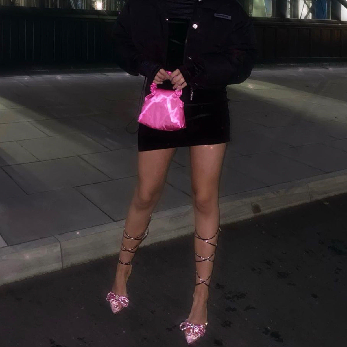 Sandales à talons hauts transparentes avec nœud en strass et bride,