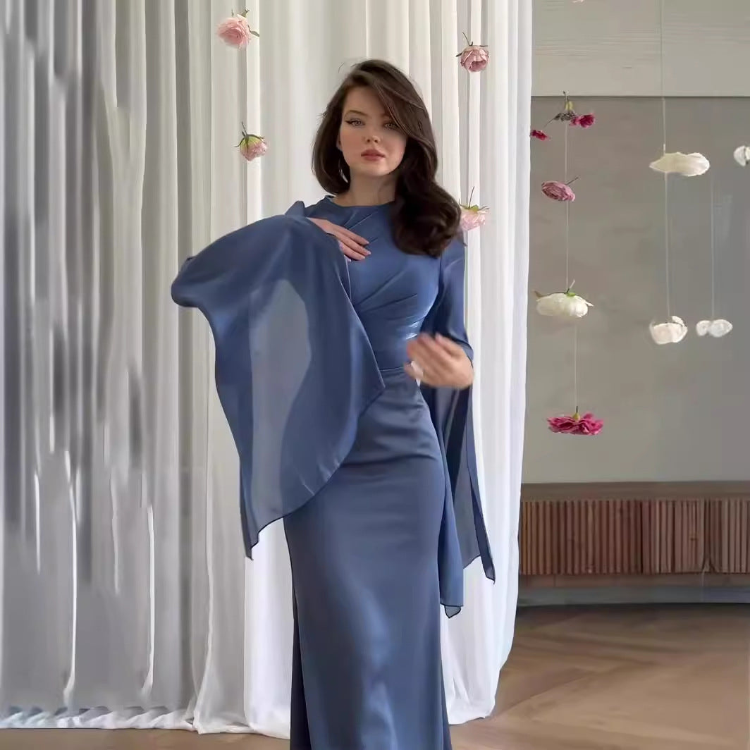 Robe longue en satin à manches larges ourlet et coupe ajustée, en gaze de verre