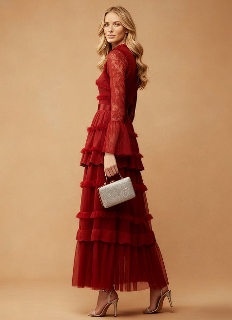 Robe en dentelle rouge brodée, plusieurs tailles disponibles