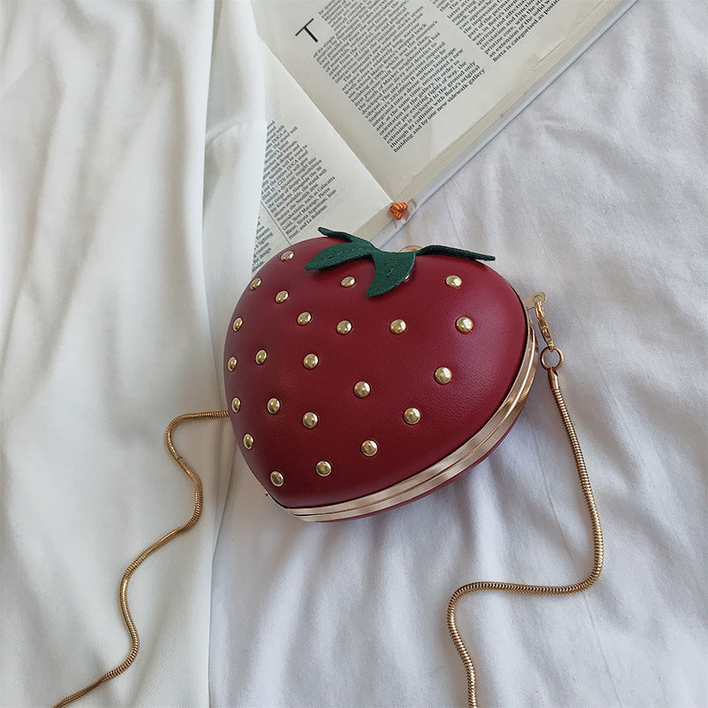 Sac à chaîne en forme de cœur fraise – Petite pochette en PU 14x12x8cm