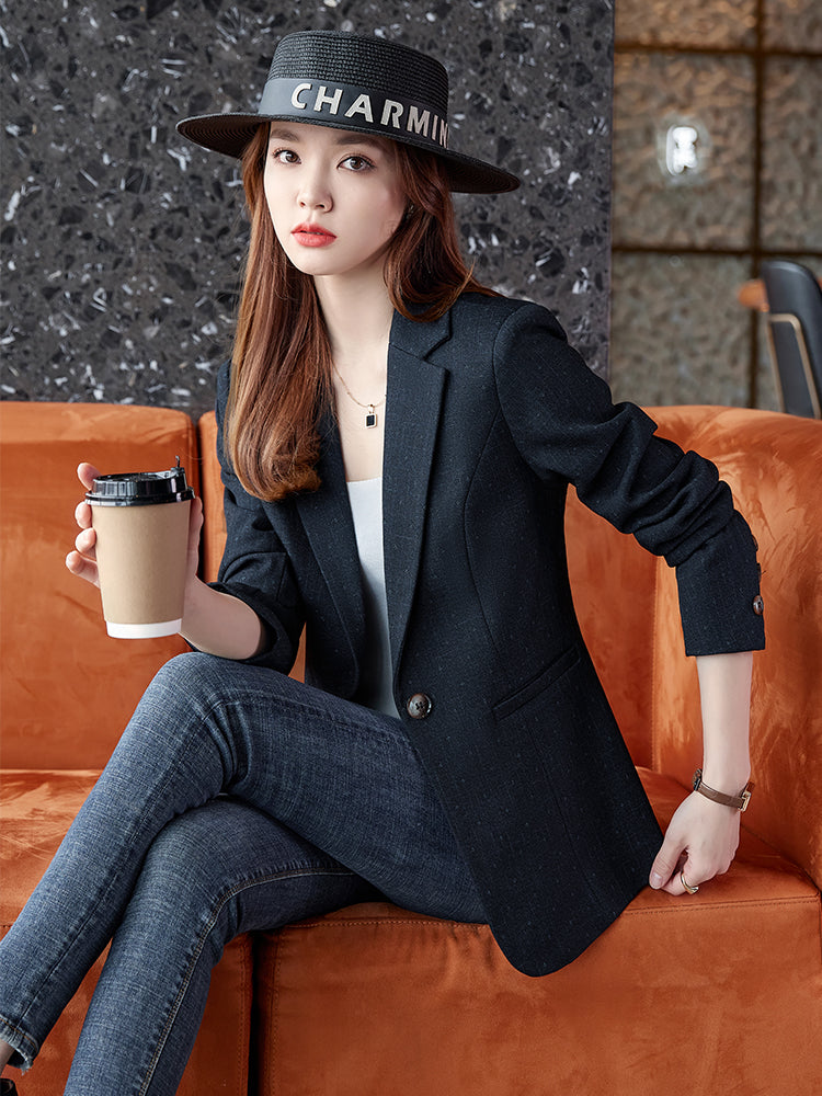 جاكيت بدلة نسائي صغير الحجم وردي اللون بنقشة مربعات