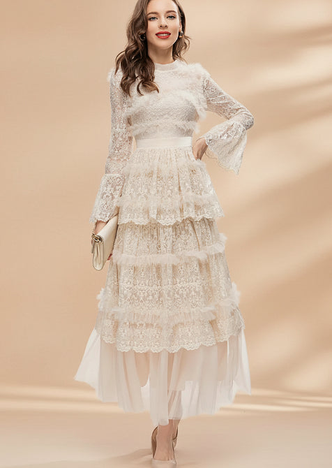 Robe en dentelle rouge brodée