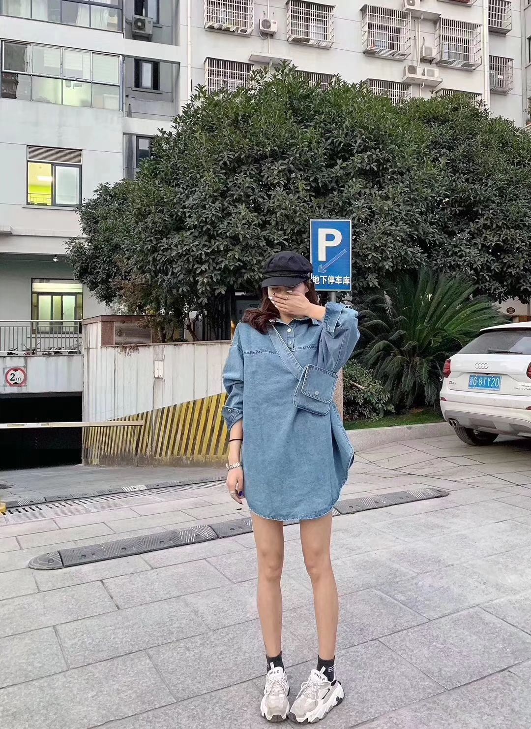 Niche scheming halter tie waist display