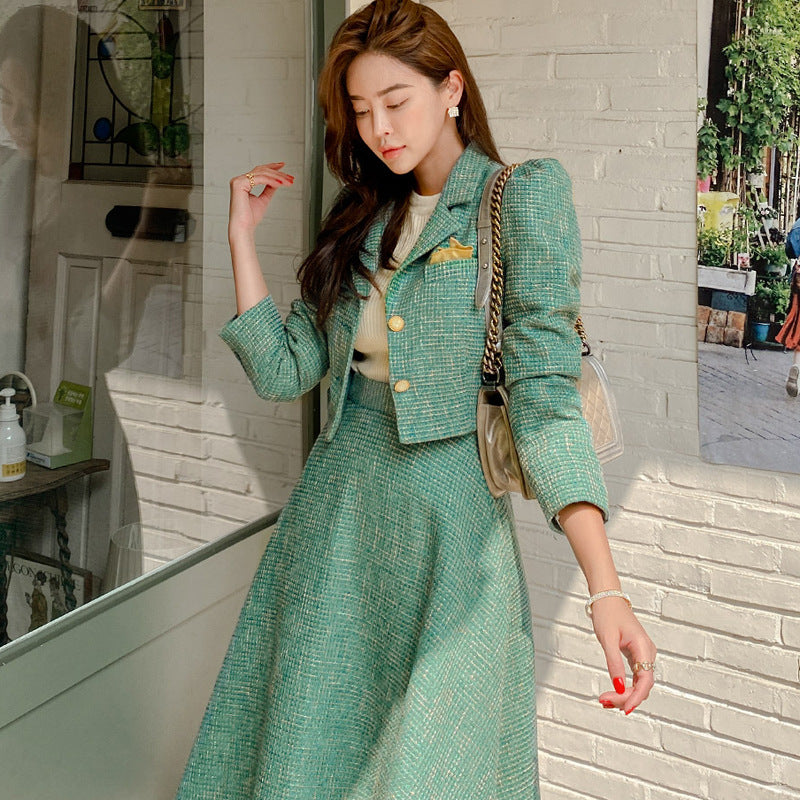 Ensemble deux pièces vert : Veste de costume et jupe taille haute