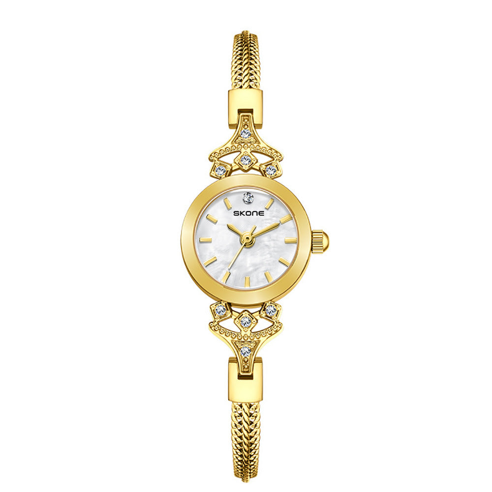 Montre à quartz étanche de petite taille pour femme avec cadran blanc-bleu, argenté-blanc ou doré-blanc