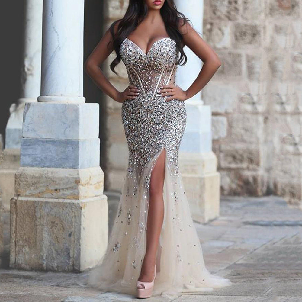Robe longue vaporeuse sans manches col en V fendue dorée