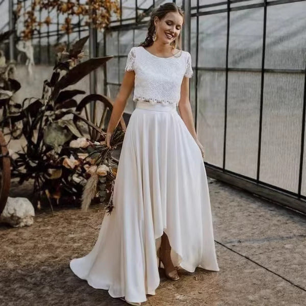 Robe de mariée légère pour photos à l'étranger, style demoiselle d'honneur en dentelle et satin.