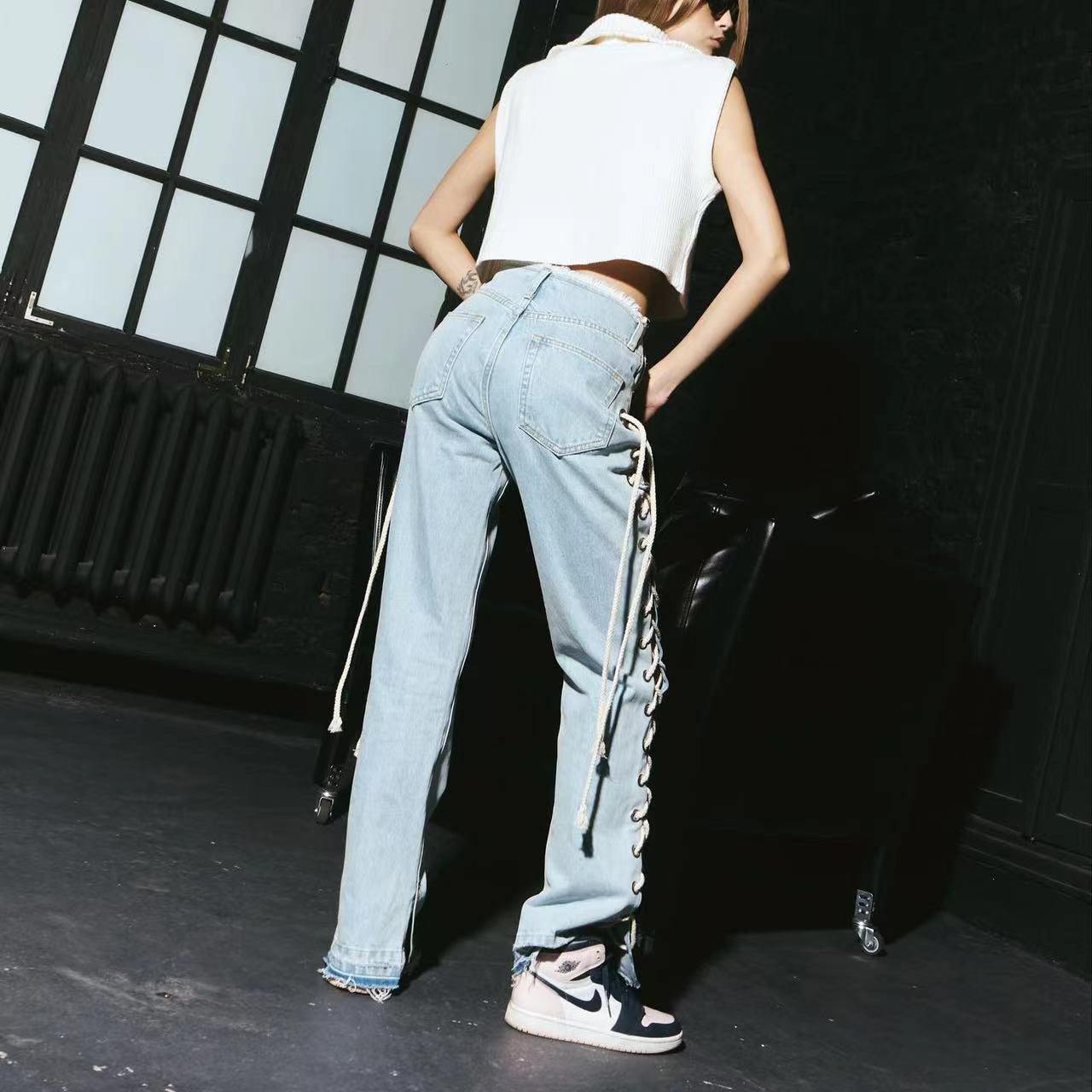 بنطلون نسائي واسع الساقين عصري وأنيق