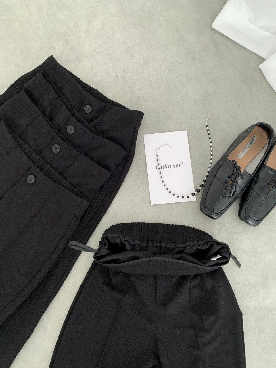 Pantalon décontracté taille haute coupe slim tombant