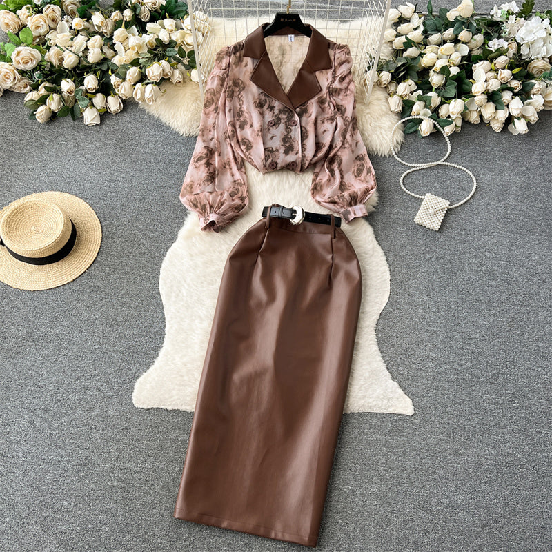 Ensemble chemise en mousseline florale à col tailleur et jupe en similicuir taille haute