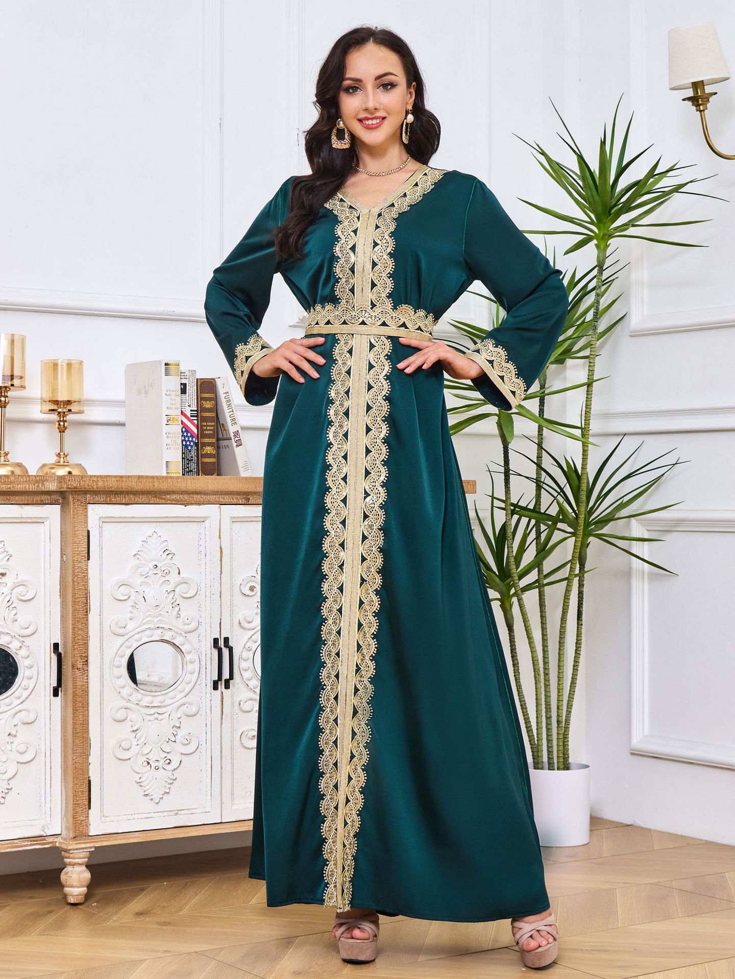 Robe abaya arabe ornée de motifs imprimés à la pierre chaude et de broderies