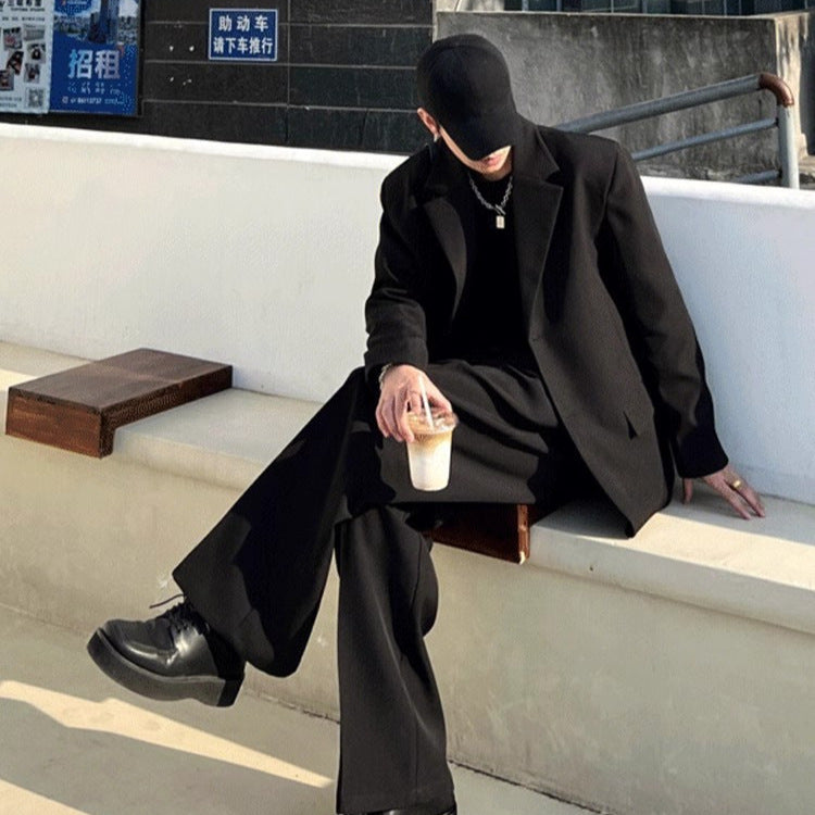 جاكيت بدلة رجالي كاجوال مناسب لفصلي الربيع والخريف، مزود بأكتاف مبطنة بتصميم عصري.