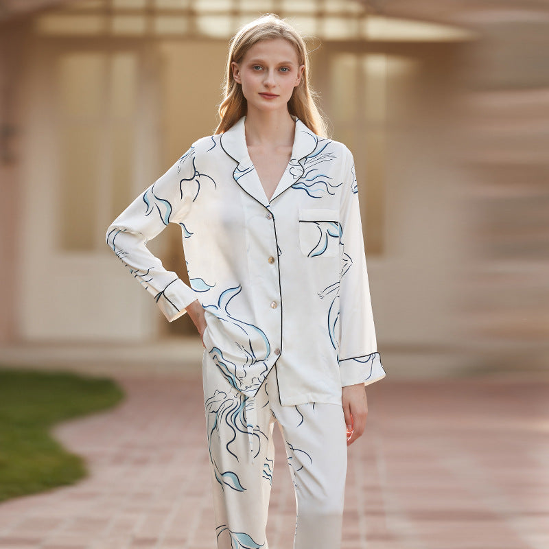 Pyjama en soie glacée imprimée, style français senior, idéal pour les vêtements d'extérieur.