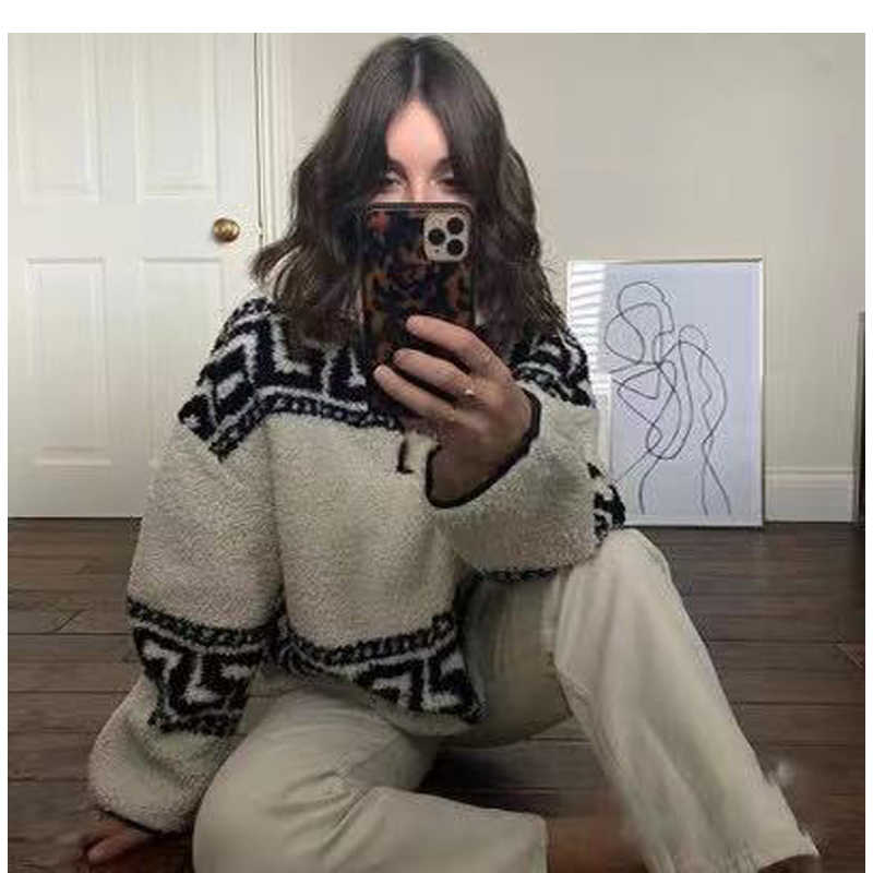 معطف صوفي فضفاض من صوف الحملان، بياقة عريضة وياقة قصيرة وسحاب قصير