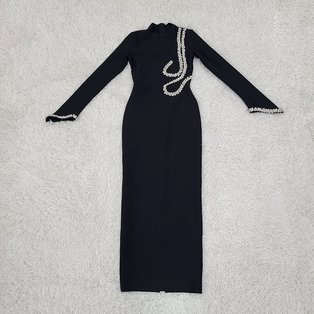 Robe de soirée moulante noire avec strass et hanches drapées
